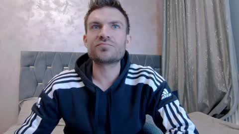 10in_deluxe online show from April 3, 10:33 am