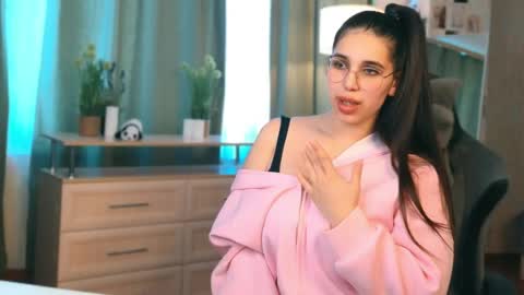 Jessica online show from April 12, 7:45 am