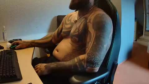 Snapshot of 19andre90 chatting on September 11, 8:37 am 19andre90 online show from September 11, 8:37 am
