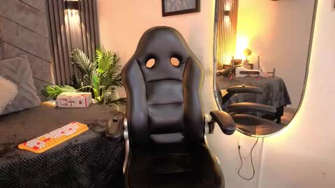 anya online show from December 16, 8:04 pm