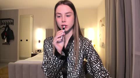 Lily 3 online show from December 13, 7:32 pm