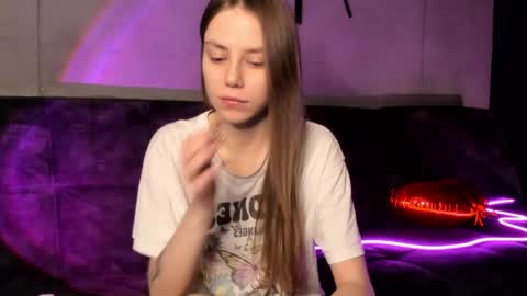 Lily 3 online show from February 16, 8:55 pm