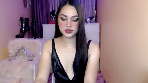 Snapshot of 1miracle_tranny chatting on October 5, 11:45 pm 1miracle_tranny online show from October 5, 11:45 pm