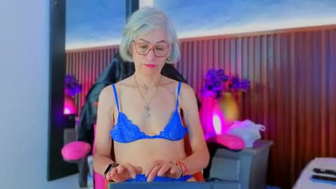 Miss Monserrate online show from April 10, 2:11 pm