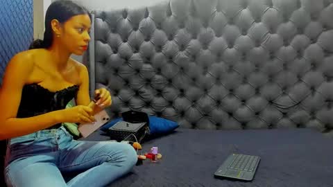 1Threestar online show from March 1, 12:34 pm