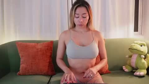 independent model online show from August 4, 9:16 am
