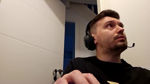 8inchdude93 online show from November 11, 9:55 am