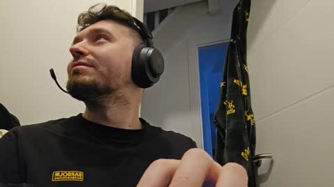 8inchdude93 online show from February 1, 9:17 am