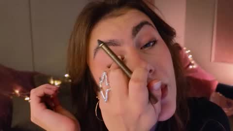 Willow online show from November 25, 9:24 pm