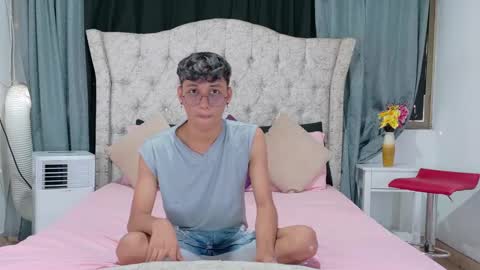 Andres online show from December 14, 7:03 pm