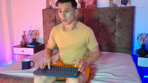 Snapshot of _andrewfalcon2 chatting on September 24, 8:37 pm _andrewfalcon2 online show from September 24, 8:37 pm