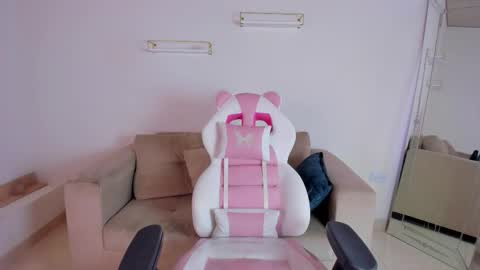    online show from October 24, 12:17 pm