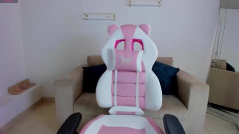    online show from February 25, 1:36 pm