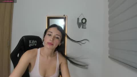 Snapshot of _arianna_hot22 chatting on December 10, 12:06 am Arianna online show from December 10, 12:06 am
