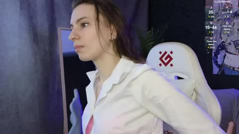 _ash_leyy_ online show from April 9, 8:31 am