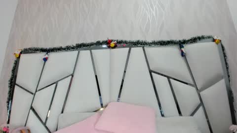 Aura online show from December 16, 3:14 am