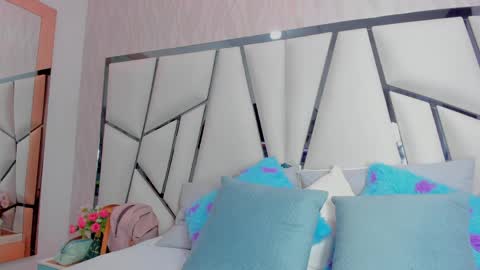 Aura online show from April 9, 3:10 am