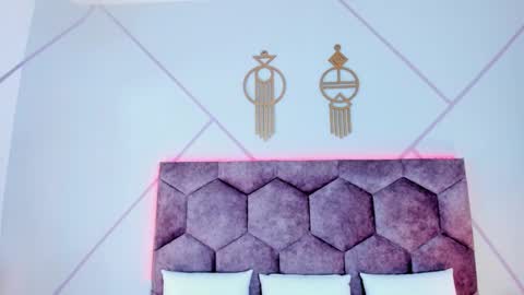 _aurora_collins_ online show from October 18, 1:04 pm