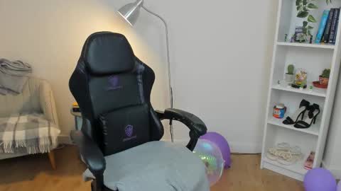 Bella Evans online show from October 18, 5:33 am