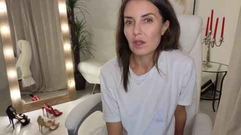 Snapshot of _beylly chatting on February 16, 3:58 am Beylly online show from February 16, 3:58 am