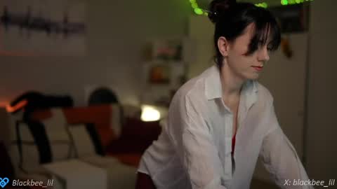 Lili online show from May 12, 6:55 am