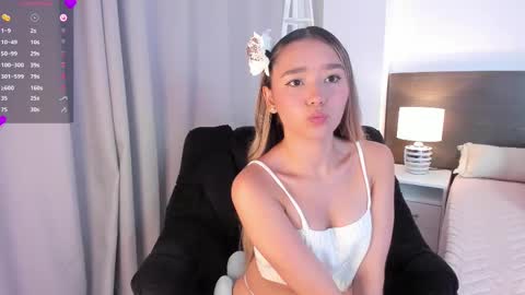 Snapshot of _bleuelune chatting on October 16, 2:11 am Mary online show from October 16, 2:11 am