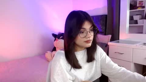 Snapshot of _camilaaa__ chatting on October 25, 6:46 am   online show from October 25, 6:46 am