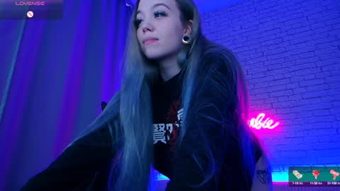 Snapshot of _crazybee_ chatting on January 18, 4:37 am Nica online show from January 18, 4:37 am