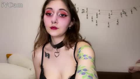 Snapshot of _devilbaby chatting on December 4, 3:26 pm Kate online show from December 4, 3:26 pm