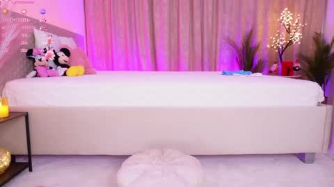 Just Dia online show from April 8, 6:33 pm