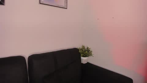 Emma and Tonny online show from February 25, 3:20 pm