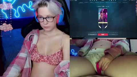 chloue and Gretta online show from November 17, 6:54 pm