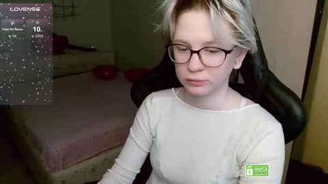 chloue and Gretta online show from March 2, 7:26 am