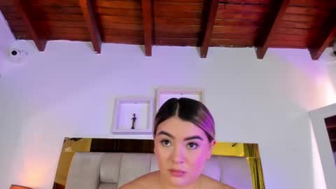 Isabella online show from March 4, 3:15 pm