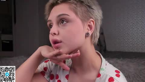 Emmy and Eva online show from April 24, 1:46 pm