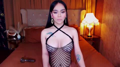 Snapshot of _empressvalerie_ chatting on September 28, 9:02 pm _empressvalerie_ online show from September 28, 9:02 pm