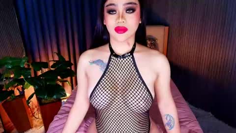 _empressvalerie_ online show from June 3, 9:45 am