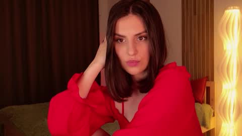 _esmeraldiyaa_ online show from December 3, 11:59 pm