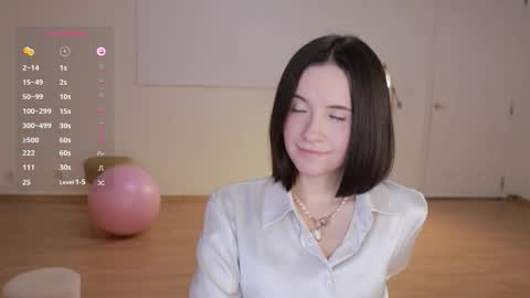 Essie  online show from October 8, 4:35 pm