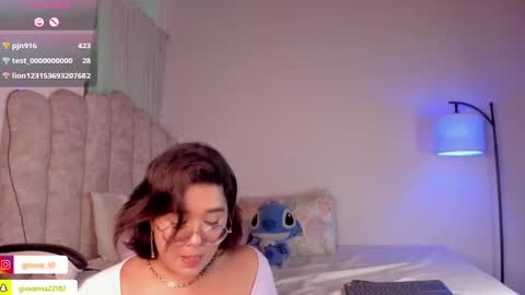 Snapshot of _giovaa_ chatting on March 6, 12:32 am G I O V A online show from March 6, 12:32 am