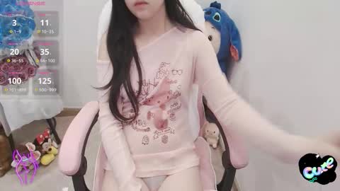Snapshot of _girlcute_ chatting on October 7, 9:44 pm Anna online show from October 7, 9:44 pm