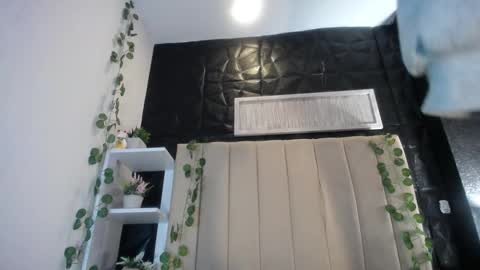 Snapshot of _johana18 chatting on March 4, 1:28 pm Mia online show from March 4, 1:28 pm