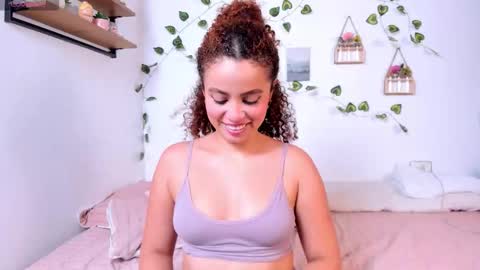 kelly online show from January 8, 12:05 am