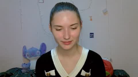 _kikiclark_ online show from September 15, 9:05 pm