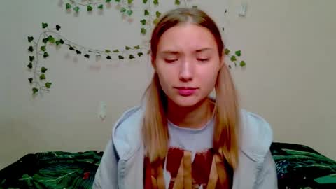 _kikiclark_ online show from November 27, 8:49 pm