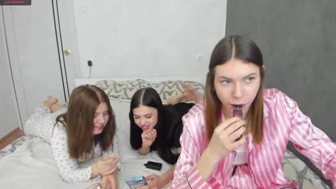 Molly   Emily online show from February 16, 2:32 pm