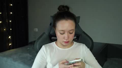 _lalune_ online show from January 7, 4:23 pm