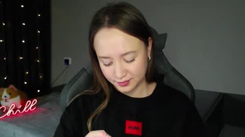 _lalune_ online show from January 8, 6:36 pm