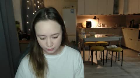 _lalune_ online show from February 12, 1:37 pm