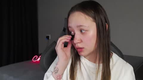 _lalune_ online show from December 4, 3:39 am